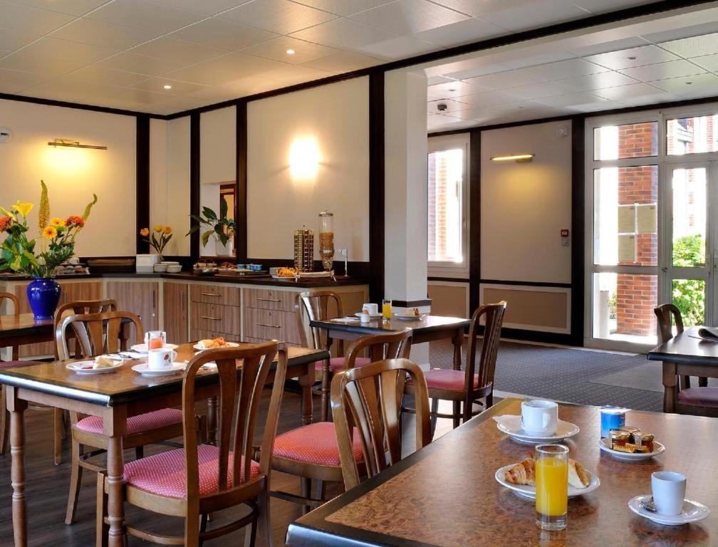 Logis Hotel Restaurant Du Labrador Saint-Benoît-sur-Loire 외부 사진