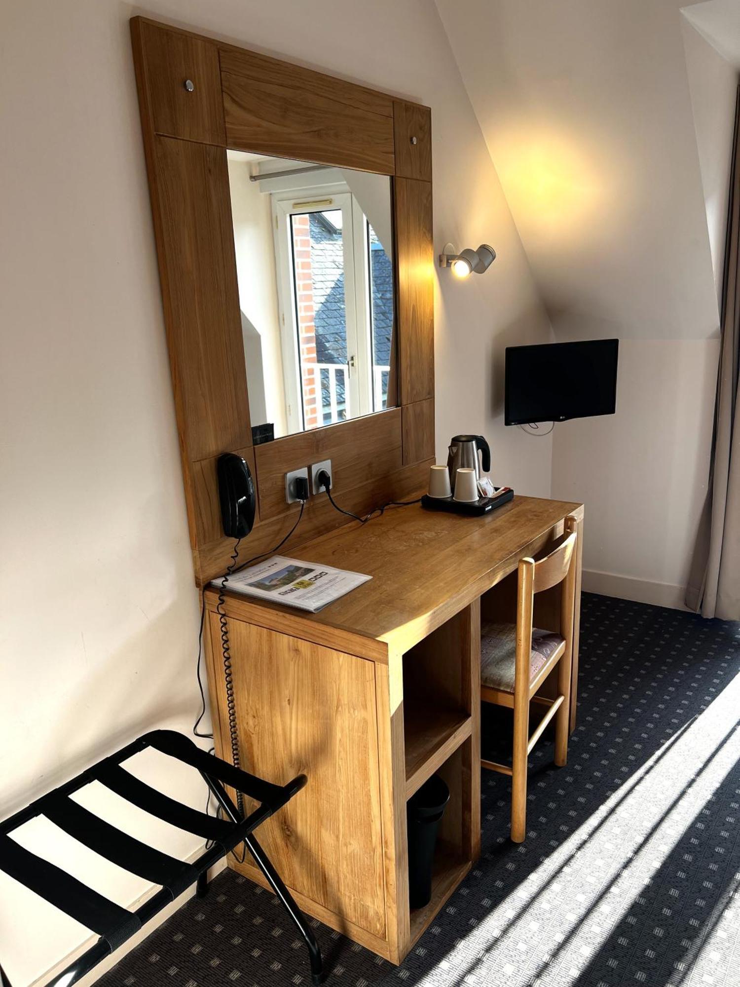 Logis Hotel Restaurant Du Labrador Saint-Benoît-sur-Loire 외부 사진
