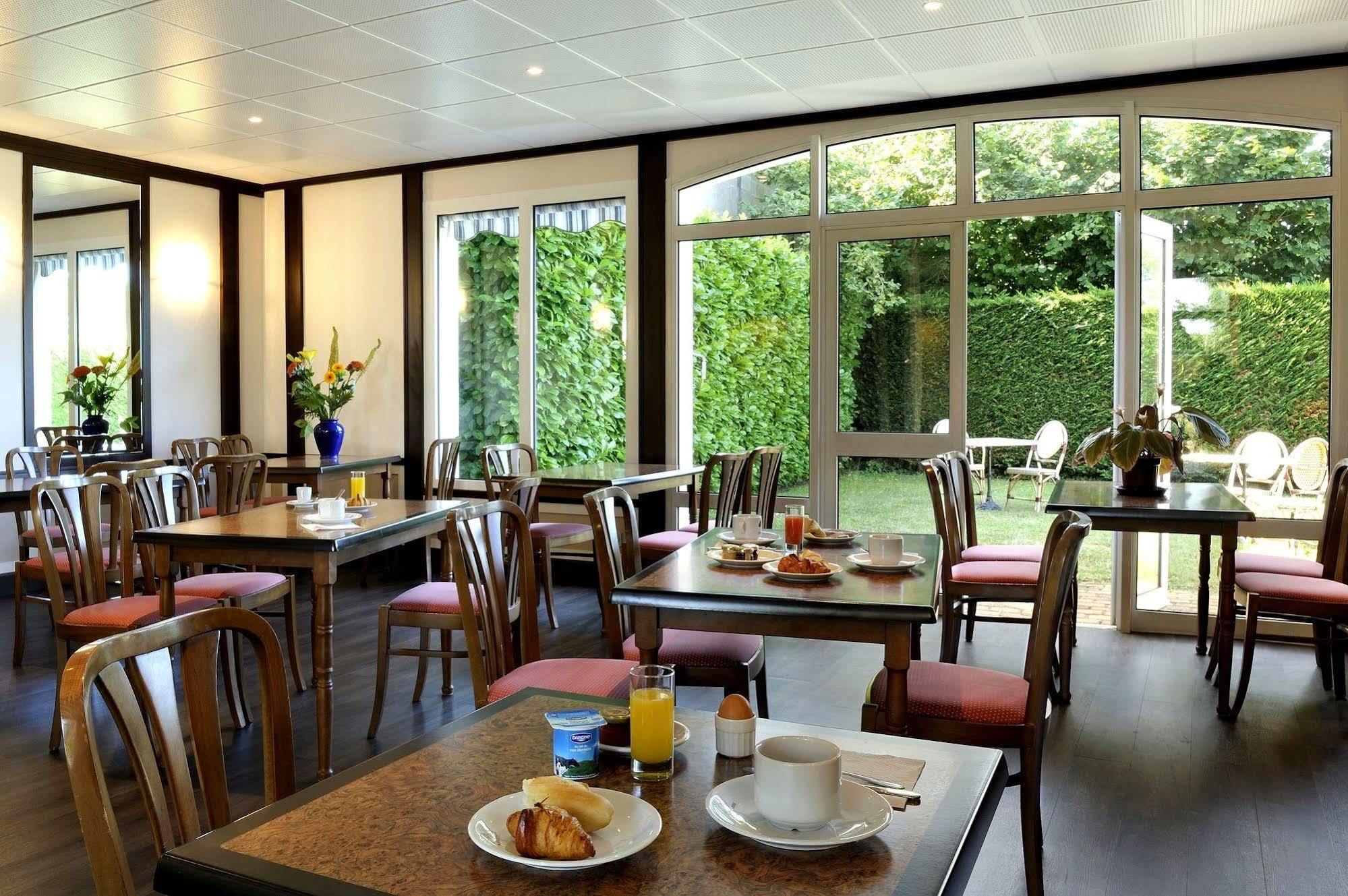 Logis Hotel Restaurant Du Labrador Saint-Benoît-sur-Loire 외부 사진