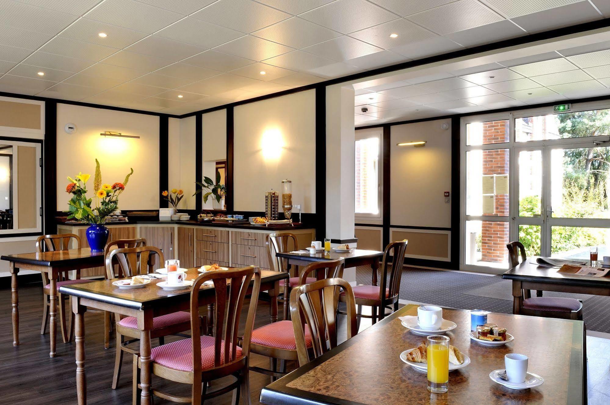Logis Hotel Restaurant Du Labrador Saint-Benoît-sur-Loire 외부 사진